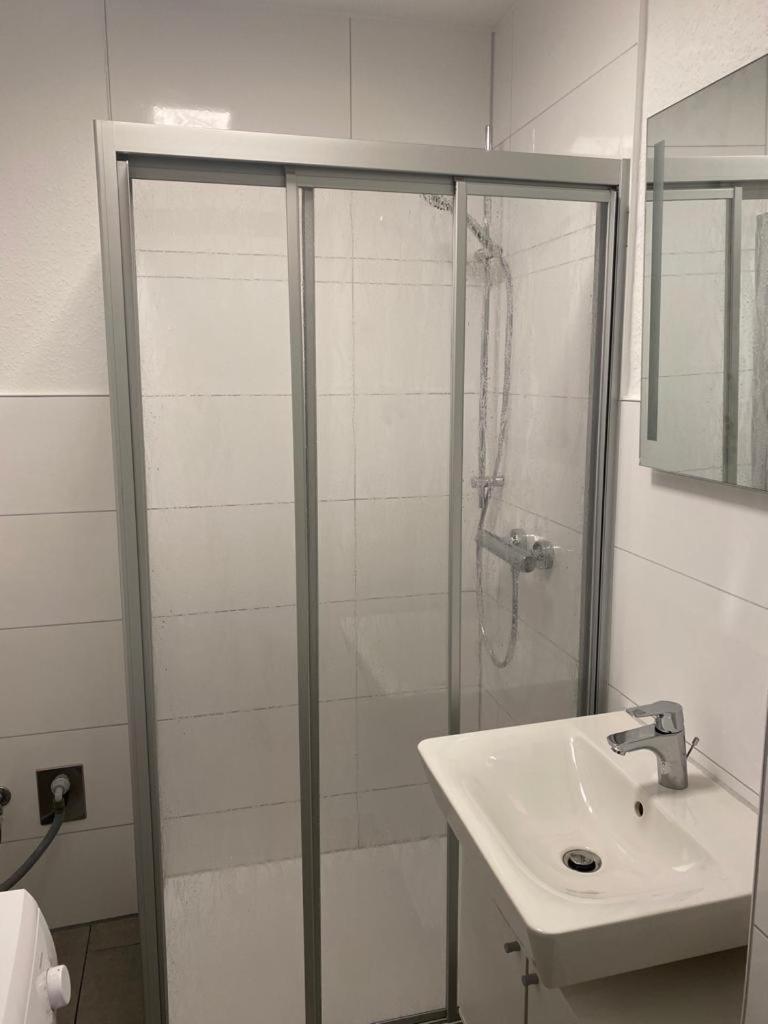 Zur Schleuse - Ferienwohnung Bis 6 Personen Mit Gem Garten รอสต็อค ภายนอก รูปภาพ