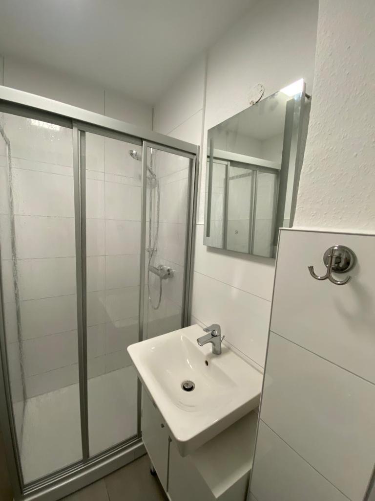 Zur Schleuse - Ferienwohnung Bis 6 Personen Mit Gem Garten รอสต็อค ภายนอก รูปภาพ